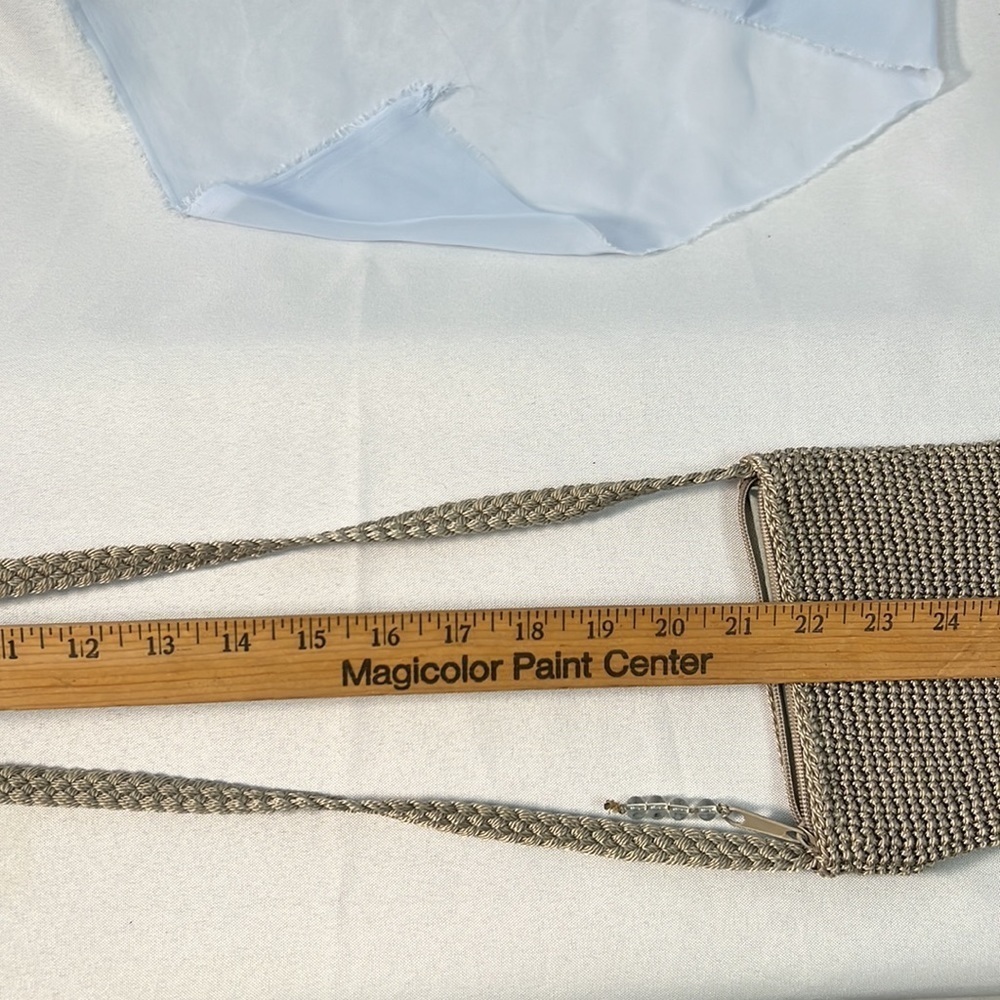 Chateau crochet crossbody purse taupe with green lining zip closure - Picture 8 of 8